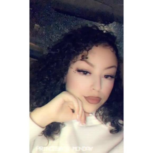 Meet your Posher, Letticia - Picture 1 of 1